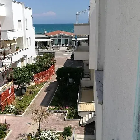 Iside Fronte شقة *